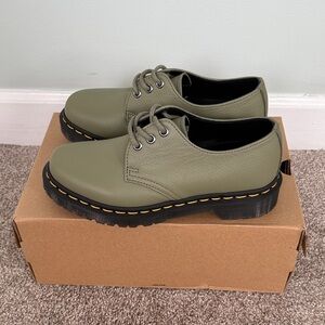 BRAND NEW Dr Martens Olive Oxford Shoes (Women’s size 6)